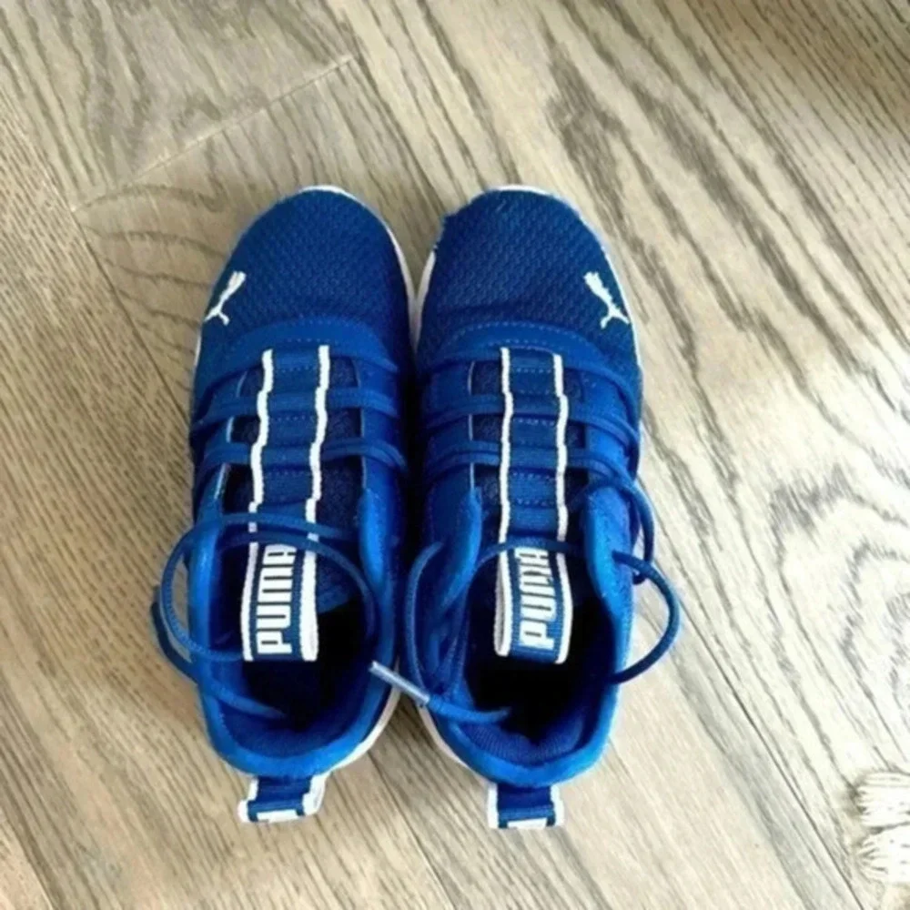 Puma kids blue sneakers size 12C with laces preloved